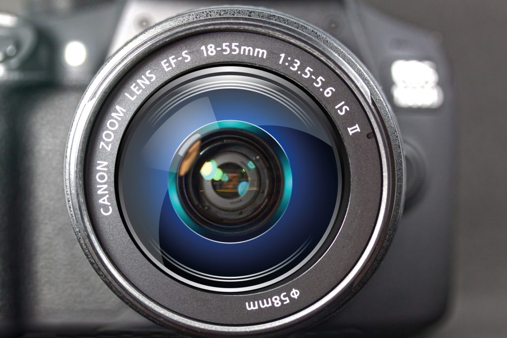 Das Foto zeit ein Zoomobjektiv mit der Brennweite 18-55mm von Canon. 