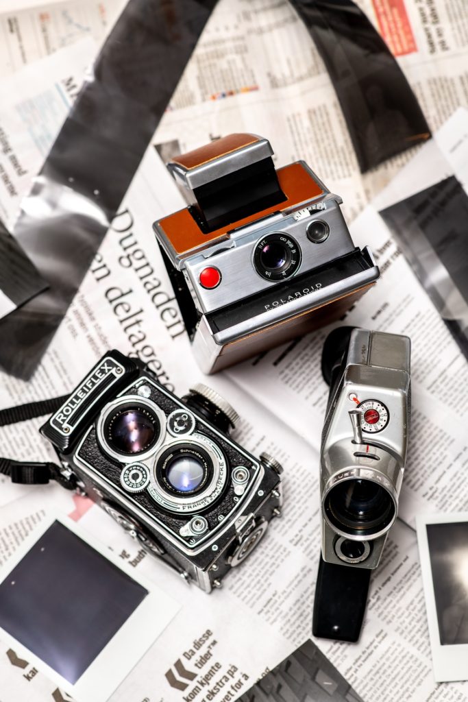 Das Foto zeigt die Polaroid SX-70 Sofortbildkamera. Diese ist Inhalt des Blogbeitrages des Fotografen Jörg Egerer.